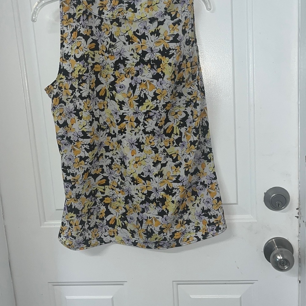Floral Ruffle Blouse - Picture 6 of 7